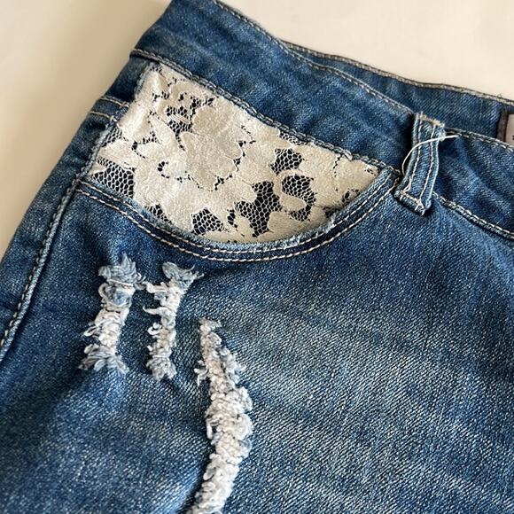Iris Jeans Size Lg super short cutoffs distressed with lace pockets - Picture 2 of 4
